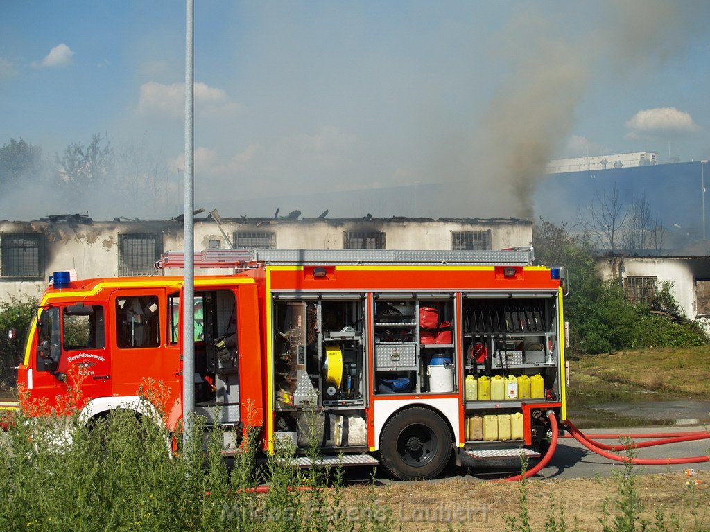 Feuer Koeln Ossendorf Butzweiler Hof neben IKEA P113.JPG